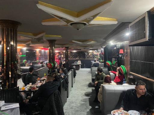 عکس رستوران گل محمدی