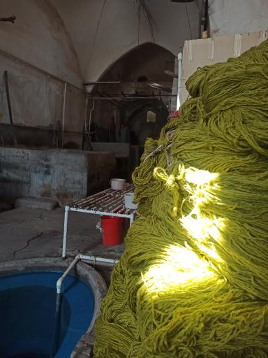 عکس رنگرزی سنتی سیاه کار