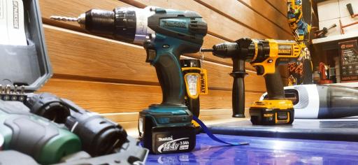 عکس فروشگاه باتری لیتیومی و ابزار آلات شارژی 