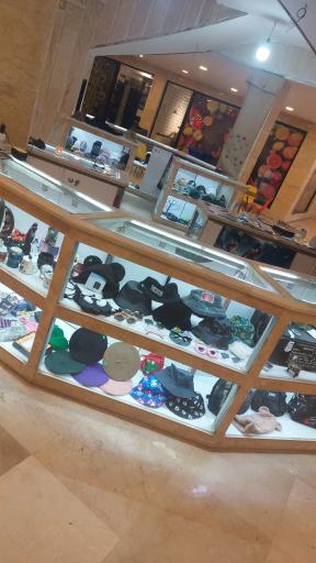 عکس فروشگاه اکسسوری تعطیل شاپ