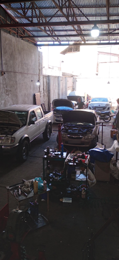 عکس تعمیرگاه مزدا