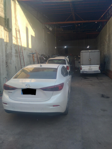 عکس تعمیرگاه مزدا