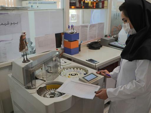 عکس آزمایشگاه دکتر نظری