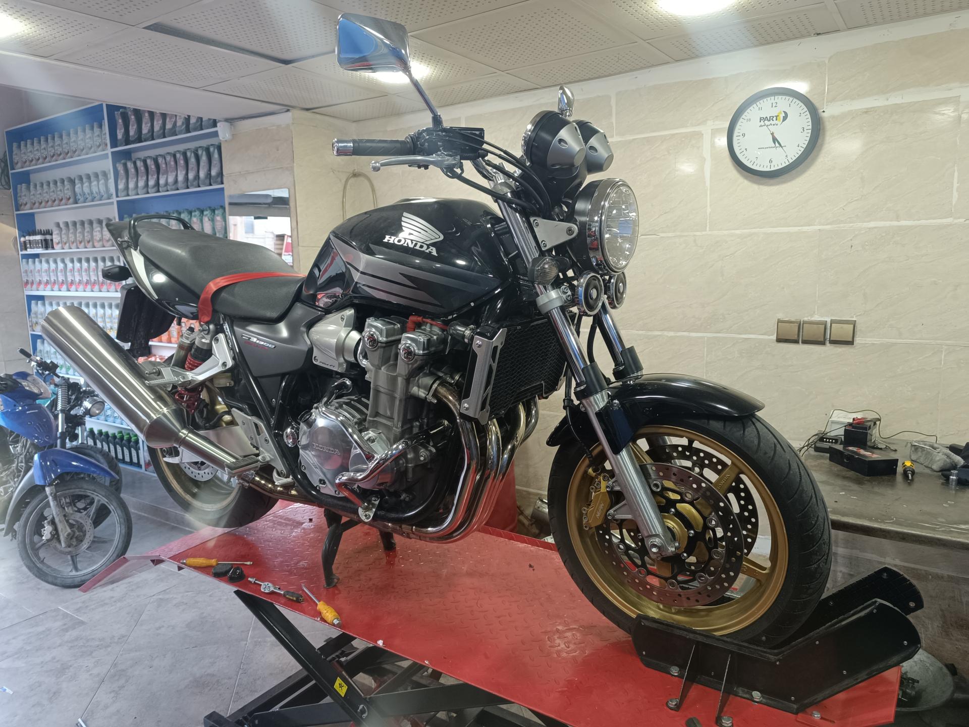 عکس فروشگاه موتورسیکلت بایک مستر