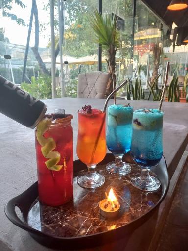 عکس کافه مهرگان