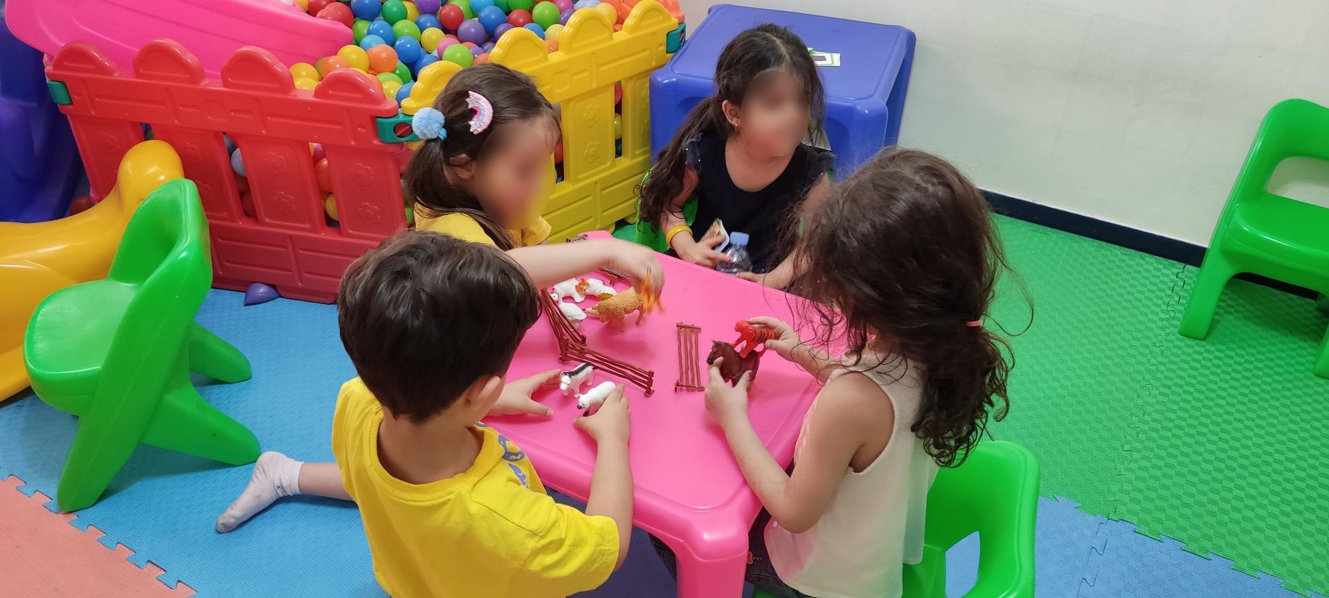 عکس کالج زبان کودکان میلاد