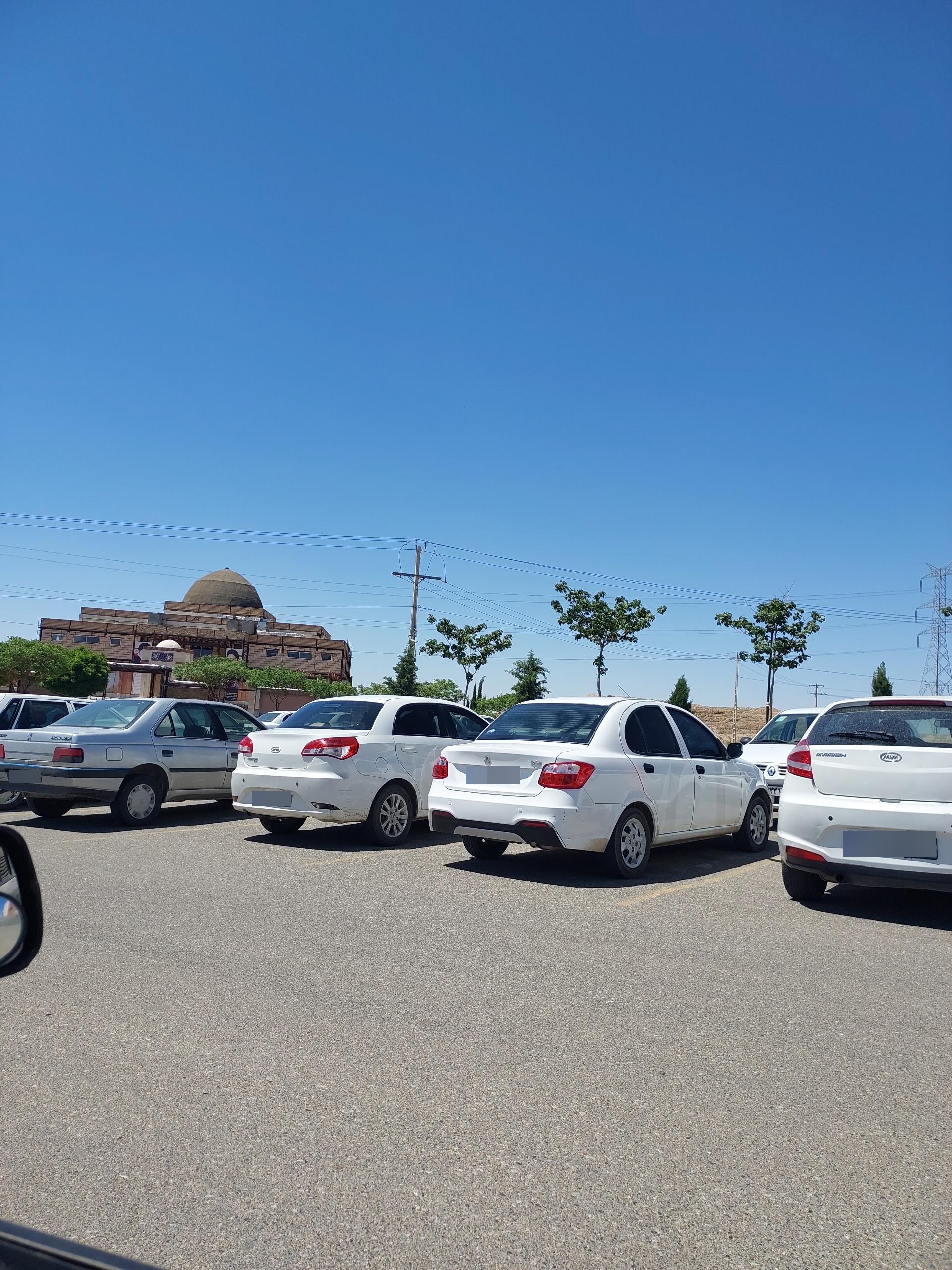 عکس پارکینگ دانشگاه علوم پزشکی 