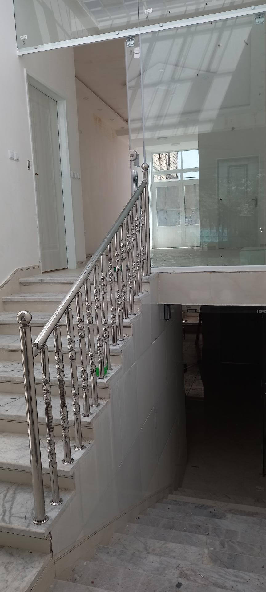 عکس شیشه و سکوریت مدرن 