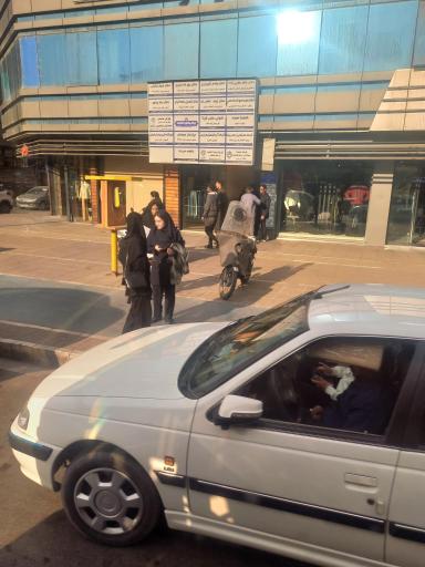 عکس دکتر شهین سعادتیان