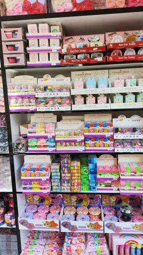 عکس مرکز پخش بدلیجات و کش و کلیپس شریفیان 