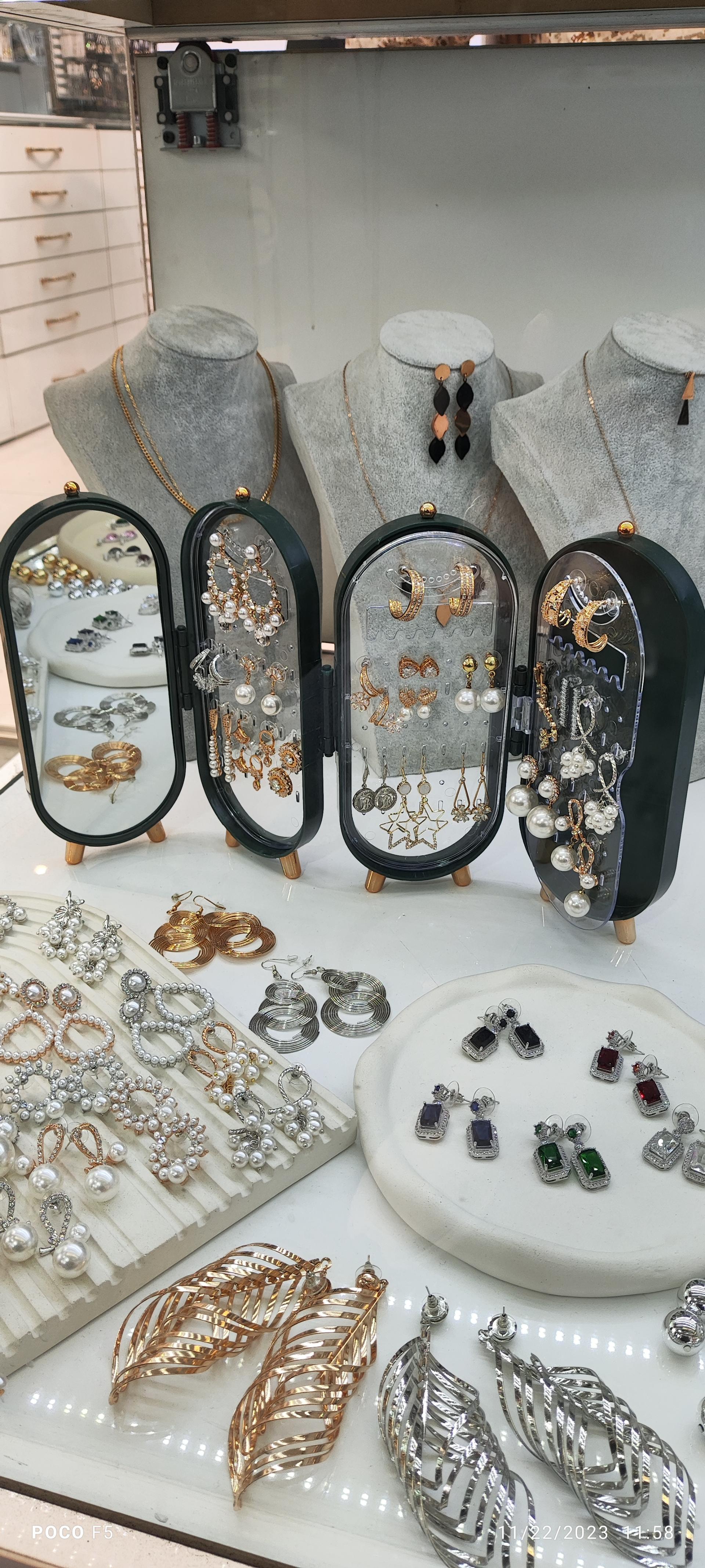 عکس مرکز پخش بدلیجات و کش و کلیپس شریفیان 