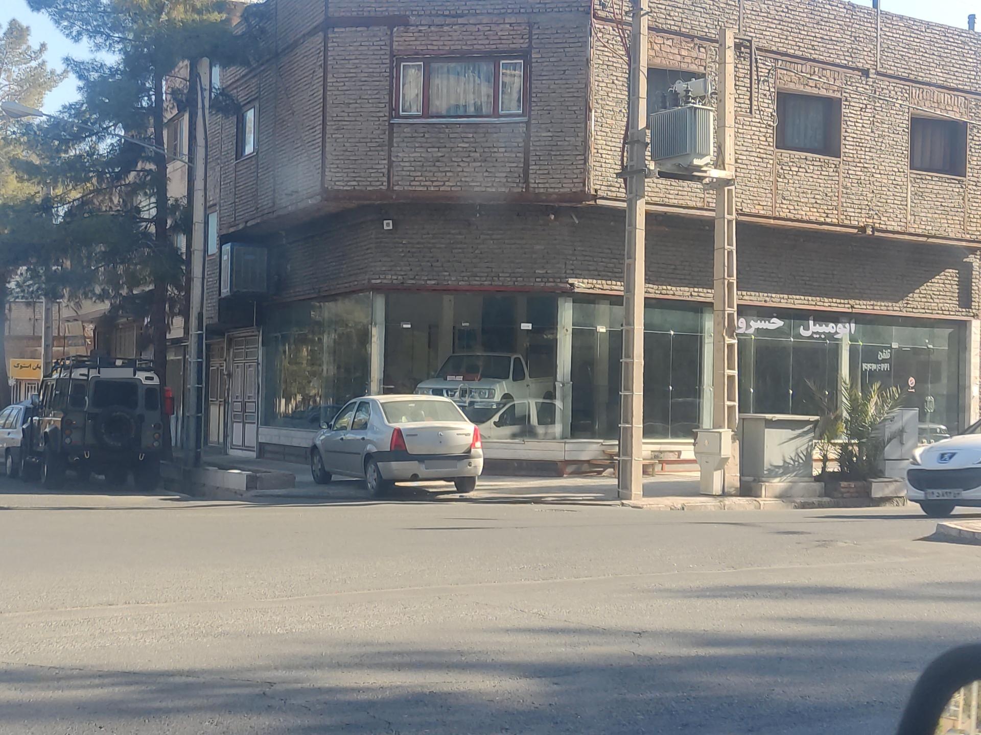 عکس نمایشگاه اتومبیل خسروی