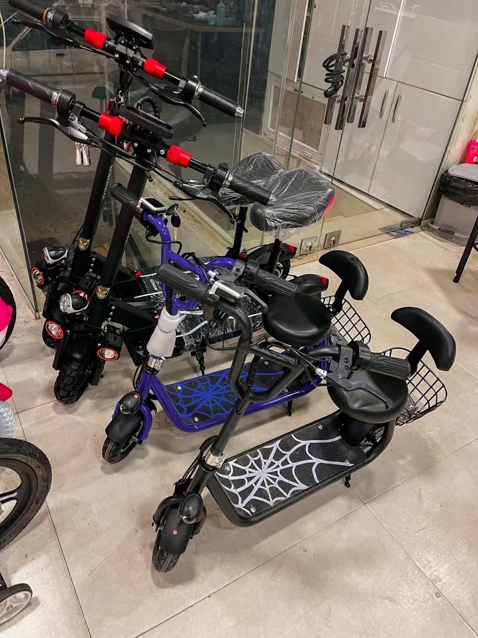 عکس فروشگاه ماشین شارژی و دوچرخه آریا دانشجو