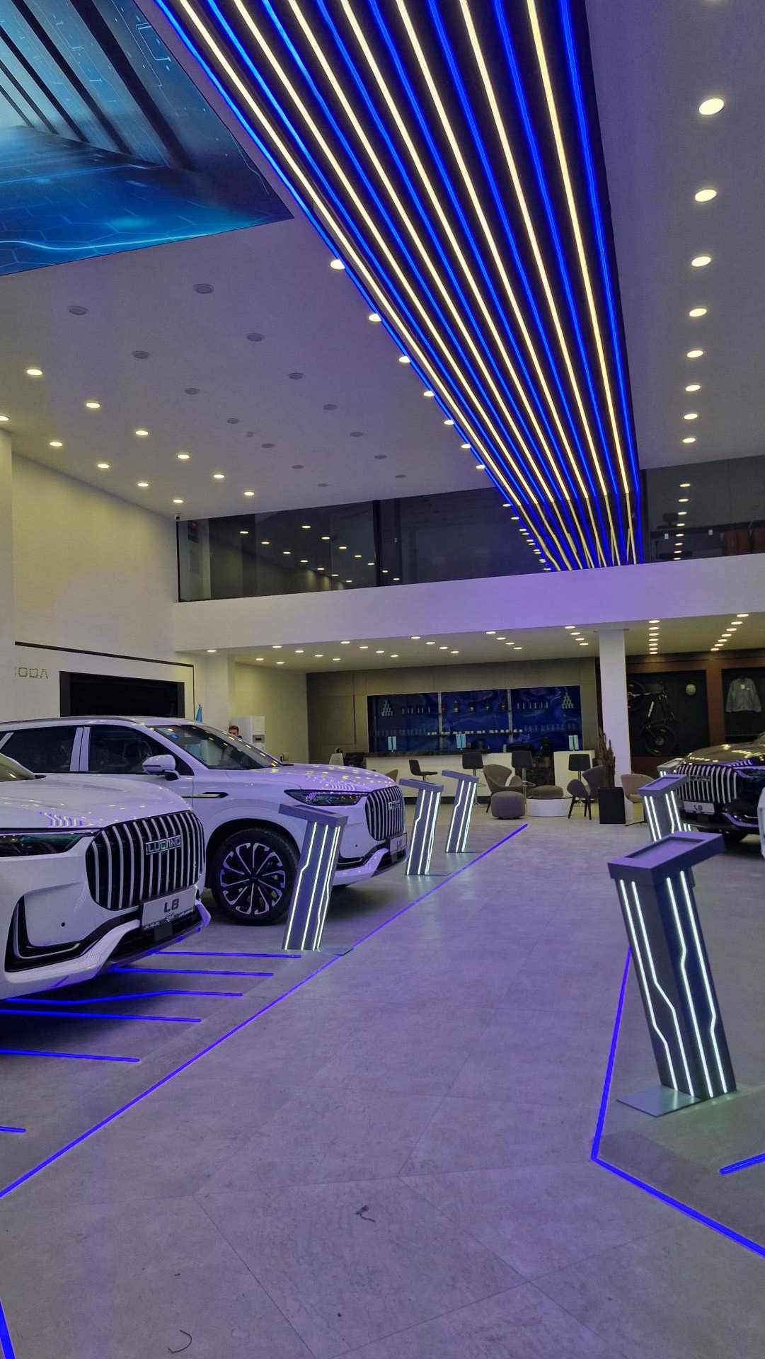 عکس نمایندگی مکث موتور لوکانو ۷۳۵