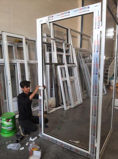 عکس درب و پنجره دوجداره اسکای وین واحدیان