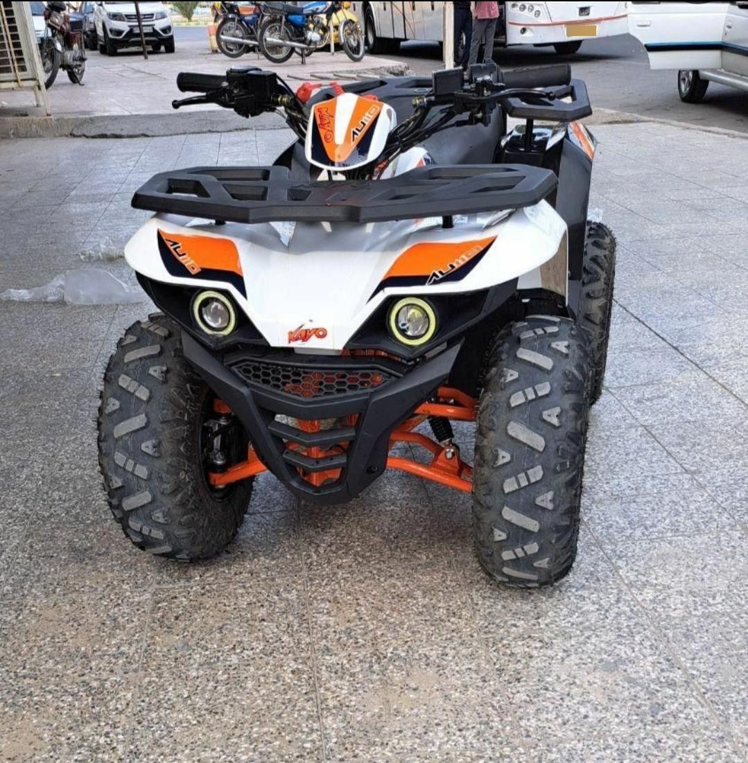 عکس فروشگاه کلاسیک موتور چهار چرخ