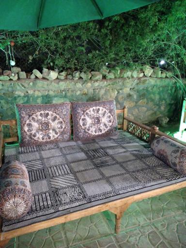 سرای سنتی نسل زیتون