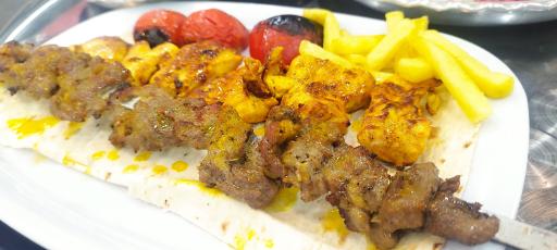 عکس رستوران بیرون بر سرآشپز وفا