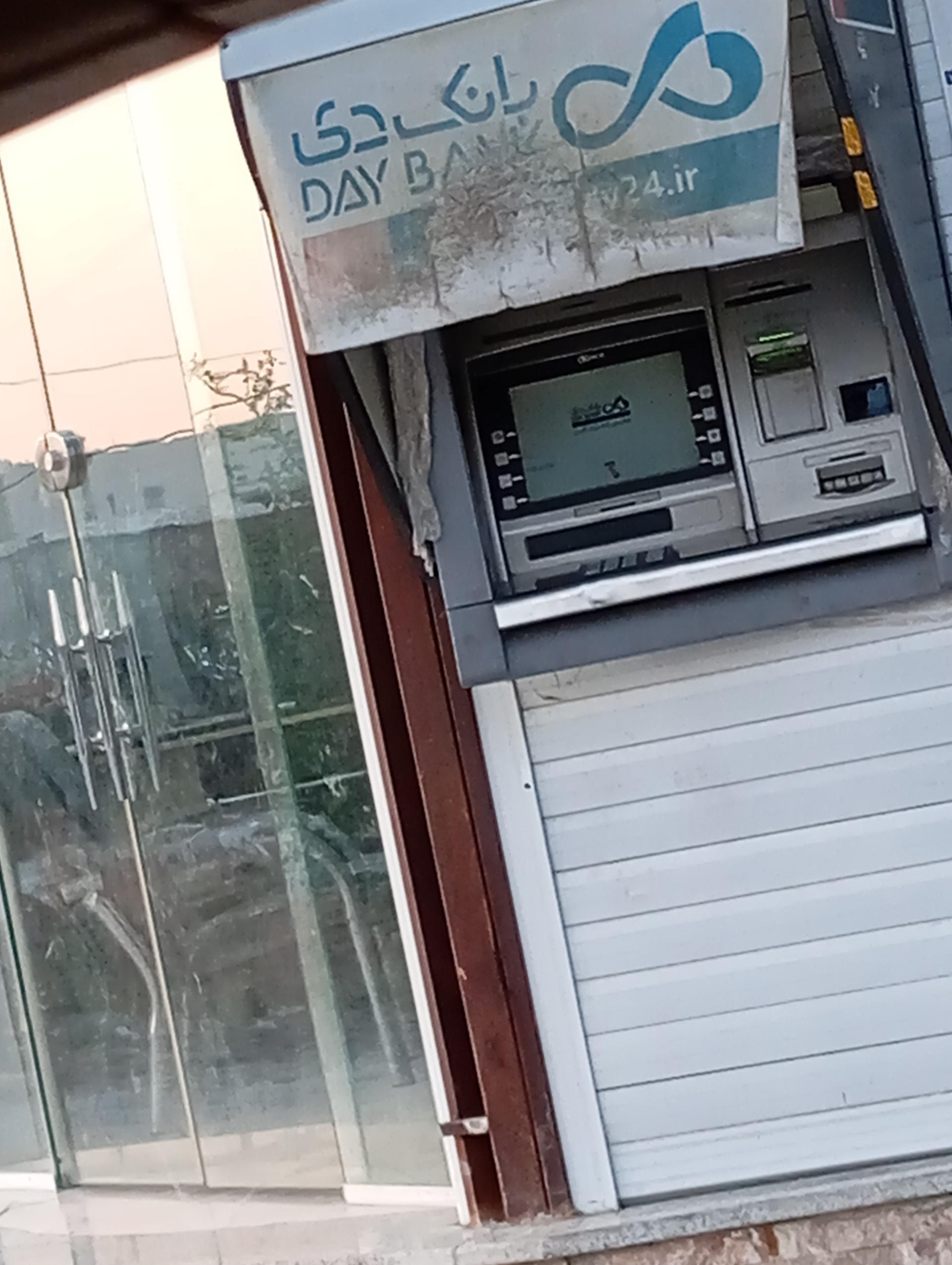 عکس عابر بانک دی