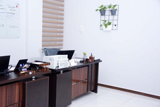 عکس مجتمع تجاری نیایش