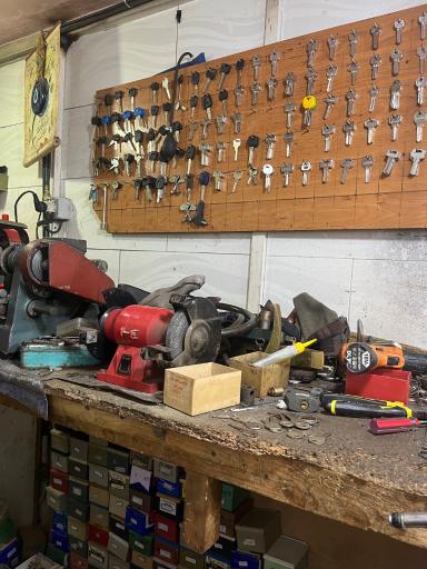 کلید سازی دانشیار