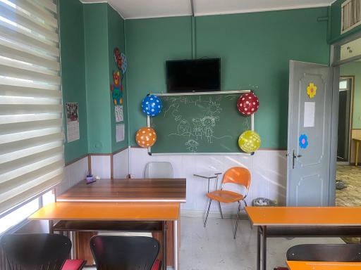 عکس پیش دبستانی و دبستان شهر زبان