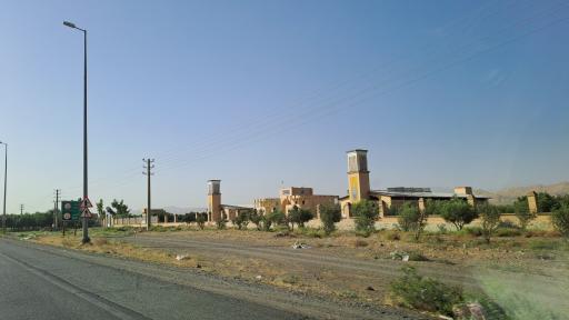 عکس مزرعه و کارخانه روغن زیتون فدک بلند نظر