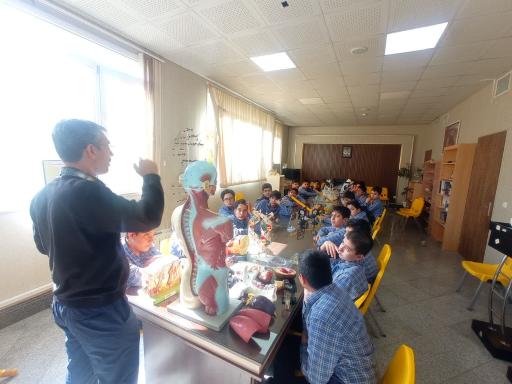 عکس دبیرستان غیردولتی پسرانه نُخبینو