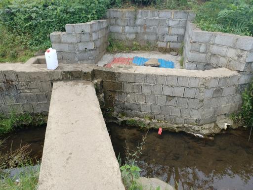 عکس چشمه آب طبیعی بی بالان