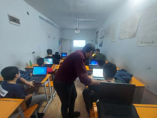 دبیرستان غیردولتی پسرانه نُخبینو