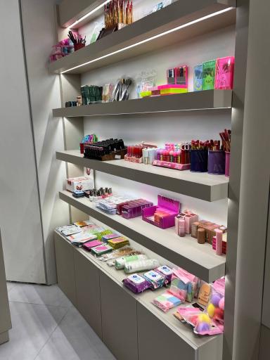 عکس لوزام آرایشی بهداشتی چارمینگ 