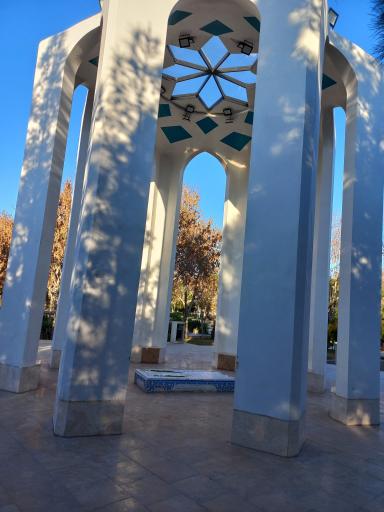 عکس مزار شهید گمنام بوستان شهریار 