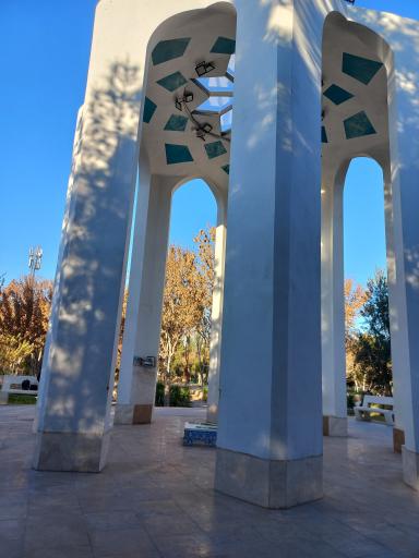 عکس مزار شهید گمنام بوستان شهریار 