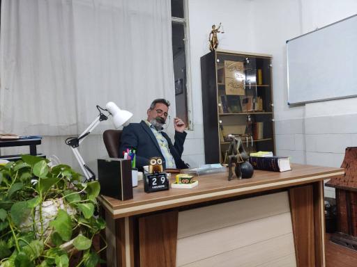 عکس دفتر وکالت میثم حسنی وکیل پایه یک دادگستری 