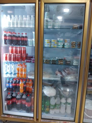 عکس آشپزخانه و غذای آماده بانو محلی