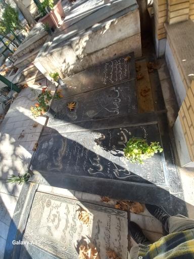 عکس گلزار شهدا حصارک