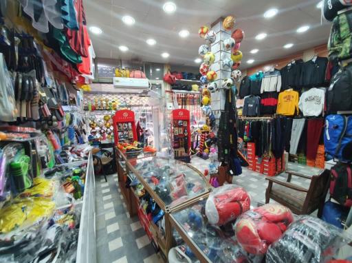 عکس فروشگاه ورزشی ولیعصر