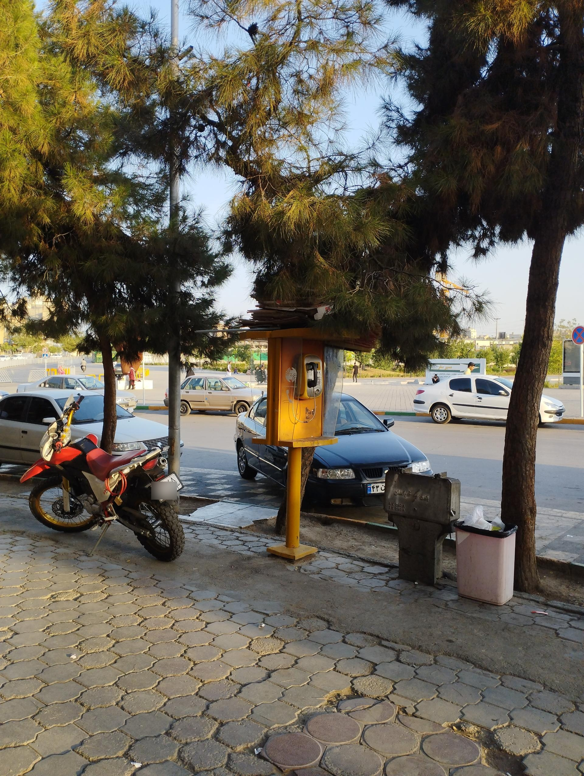 عکس تلفن عمومی