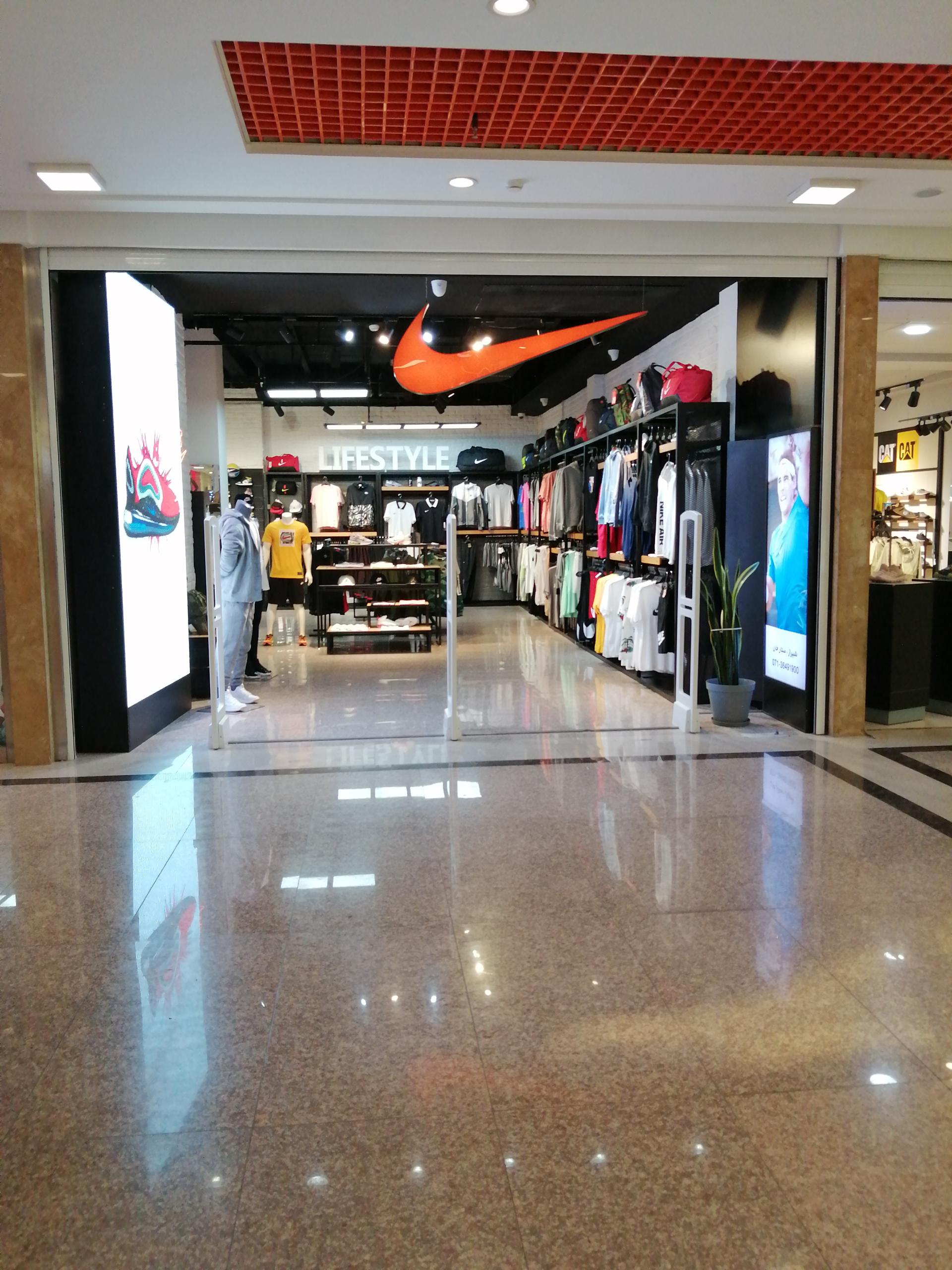 عکس فروشگاه نایک