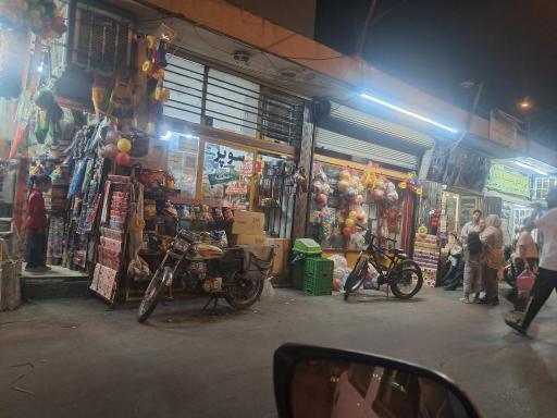 عکس خرازی و لوازم‌التحریر ناصر