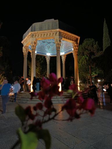 عکس آرامگاه حافظ شیرازی