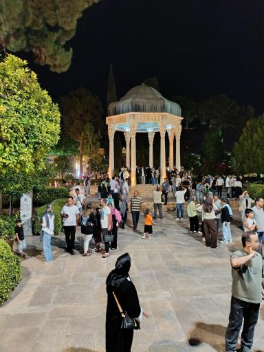 عکس آرامگاه حافظ شیرازی