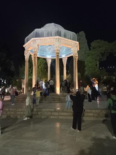 عکس آرامگاه حافظ شیرازی
