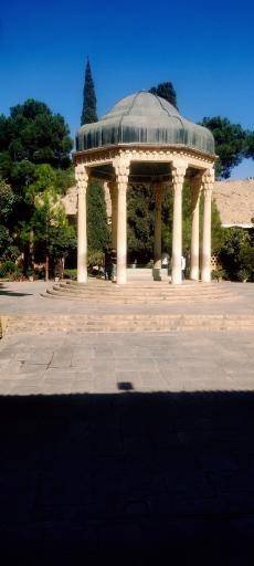 عکس آرامگاه حافظ شیرازی