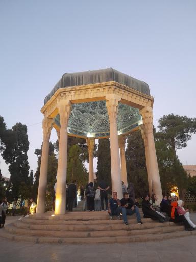 عکس آرامگاه حافظ شیرازی