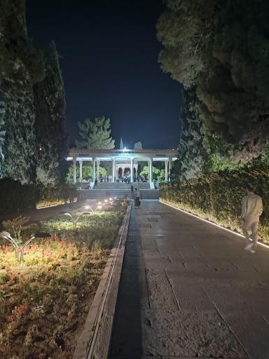 عکس آرامگاه حافظ شیرازی