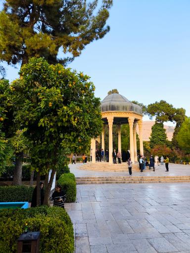 عکس آرامگاه حافظ شیرازی