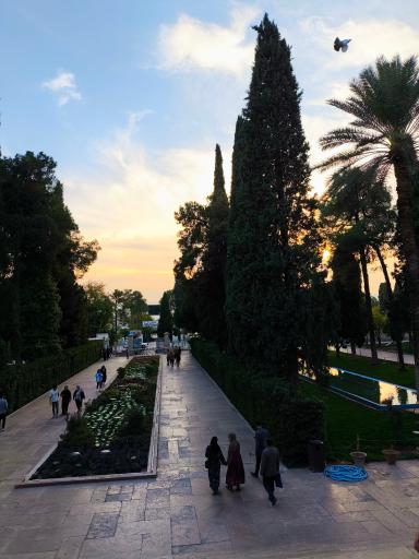 عکس آرامگاه حافظ شیرازی