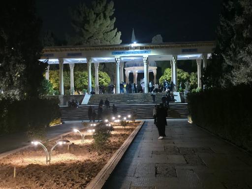 عکس آرامگاه حافظ شیرازی