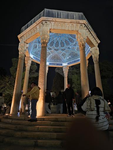 عکس آرامگاه حافظ شیرازی